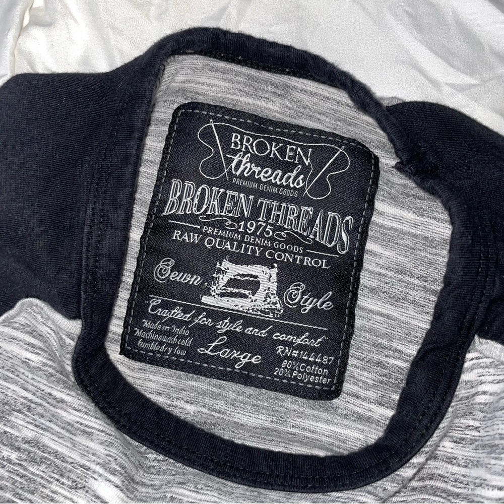 Broken Threads Raglan Top - Picture 3 of 4